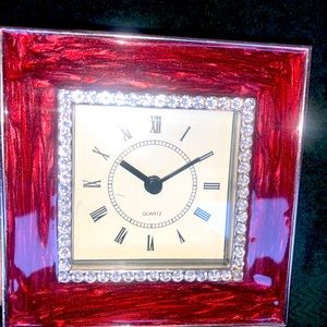 Quartz Desk clock battery operated